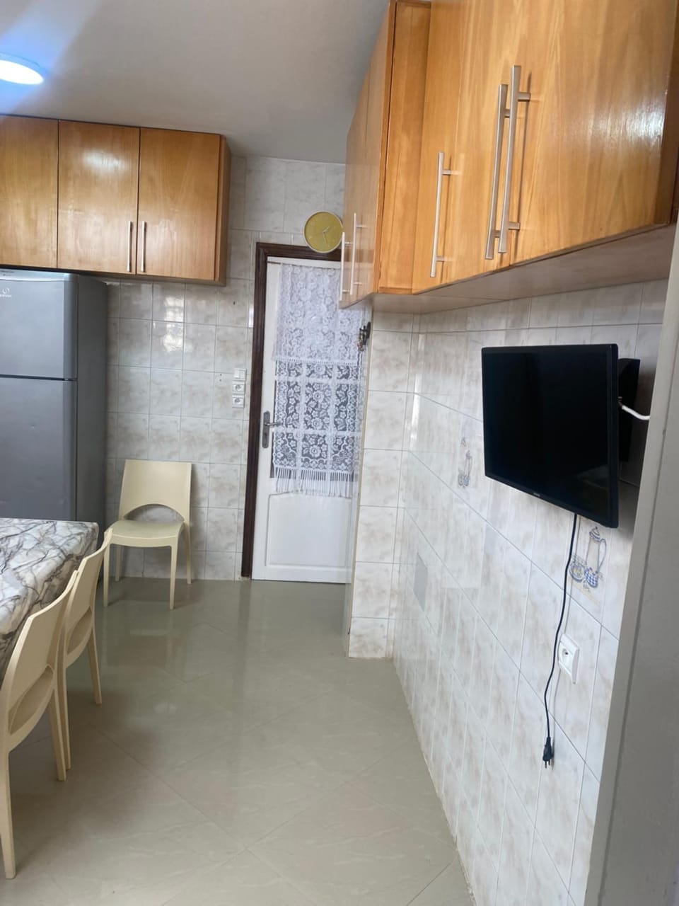 TV and multimedia, Dining area, oven, stove