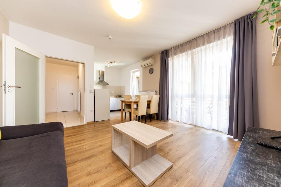 Living room, Photo of the whole room, Seating area, air conditioner