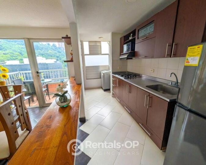 Spacious apartment near Lleras and Provenza rentalsOP AN08 Apartment in Medellin