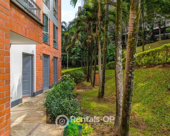 Spacious apartment near Lleras and Provenza rentalsOP AN08 Apartment in Medellin