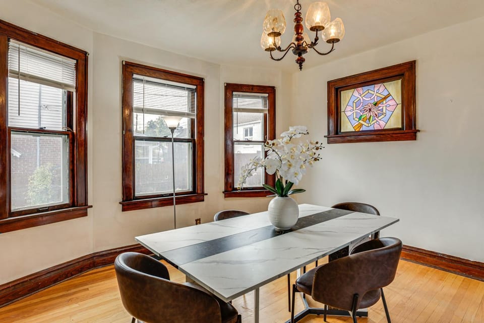 1 Mi to Downtown Dubuque! Spacious Home House in Dubuque