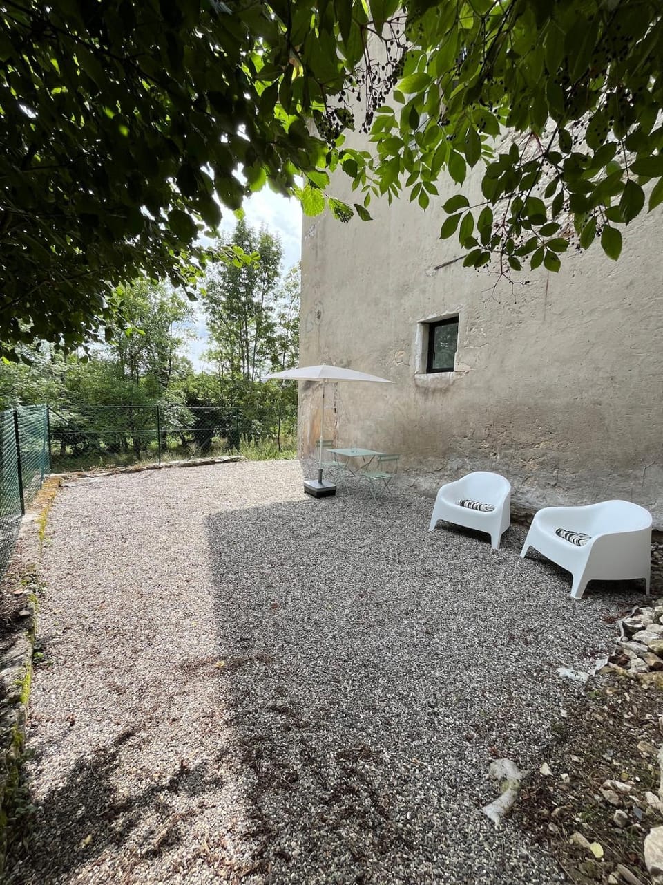 Terrace studio in an old farmhouse Apartment in Auvergne-Rhône-Alpes