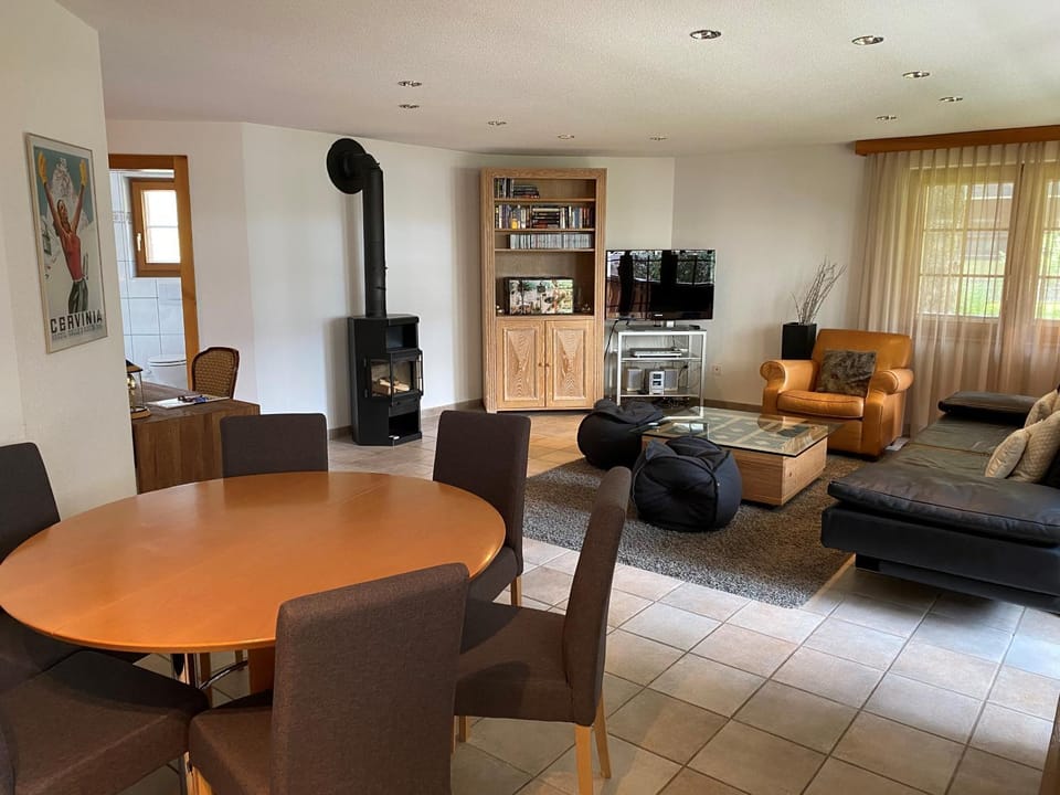 Living room, Seating area, Dining area