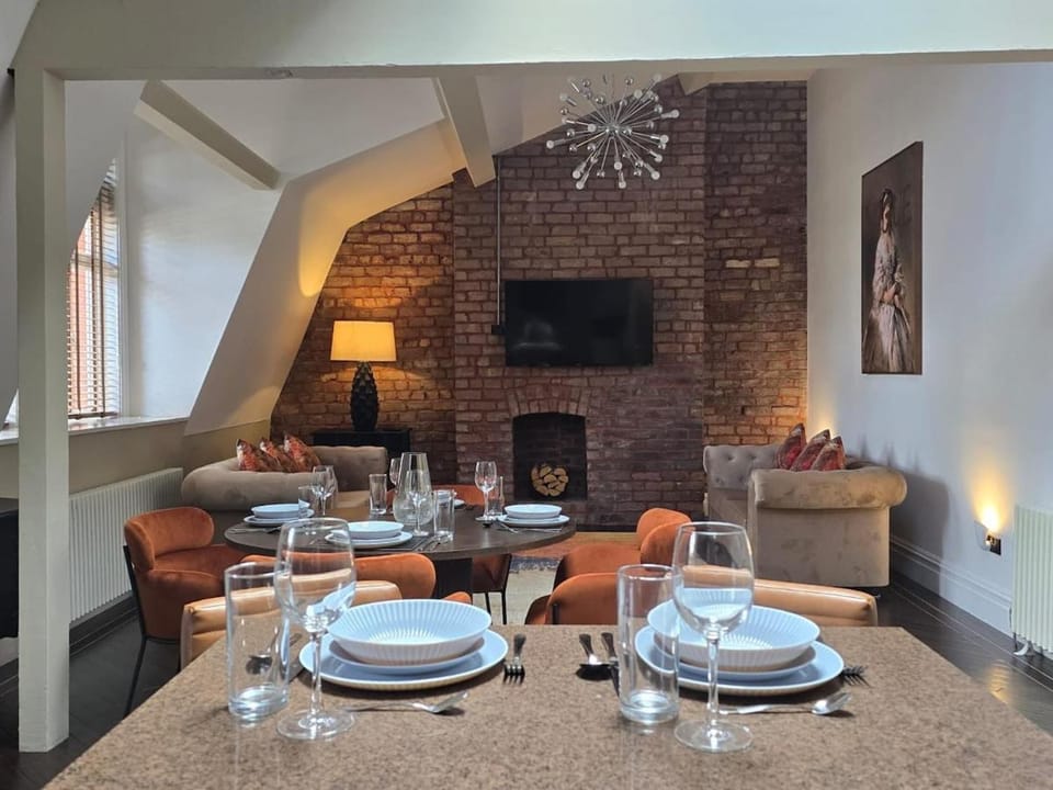 Dining area, Evening entertainment