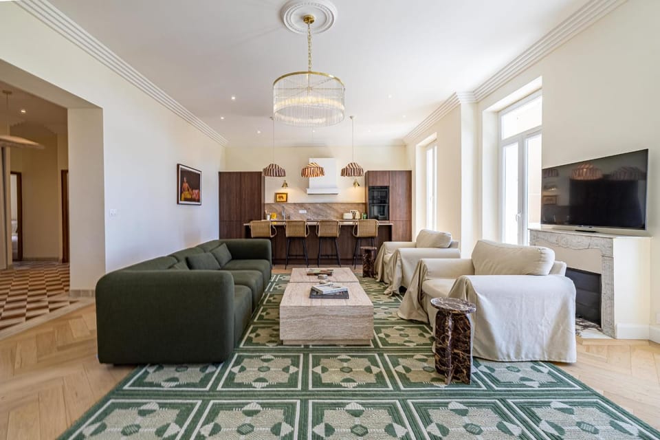 69 PICAUD - Charming 3-bed with sea view balcony and parking Apartment in Cannes