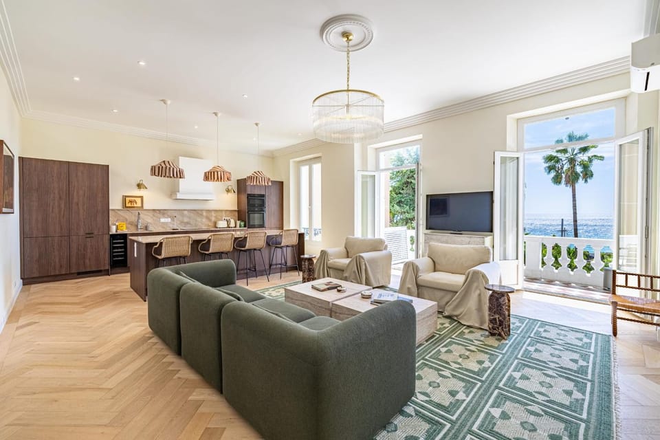 69 PICAUD - Charming 3-bed with sea view balcony and parking Apartment in Cannes