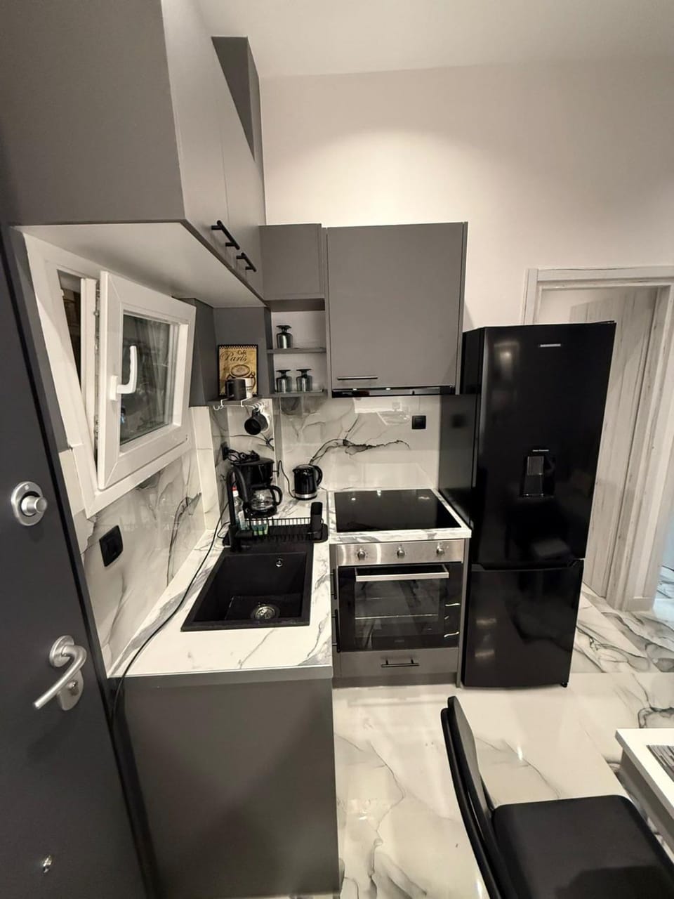 Elegant Escapes 6 Apartment in Alimos