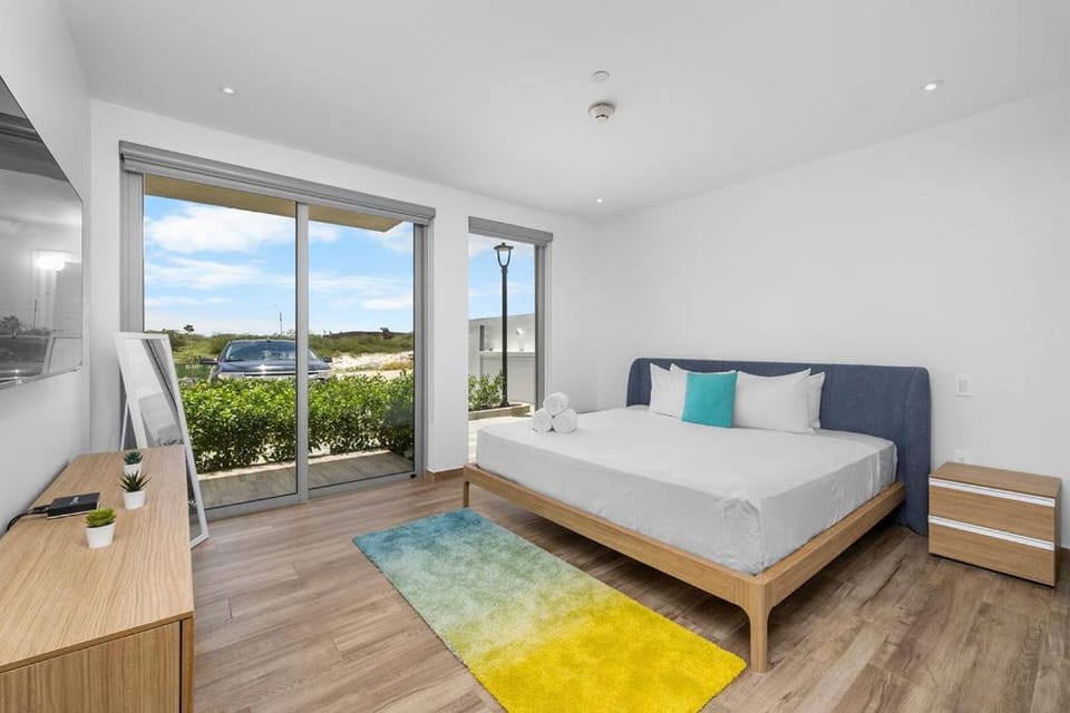 NEW 1B1BA Spacious Condo w/Pool, GYM @ Palm Beach! Apartment in Noord