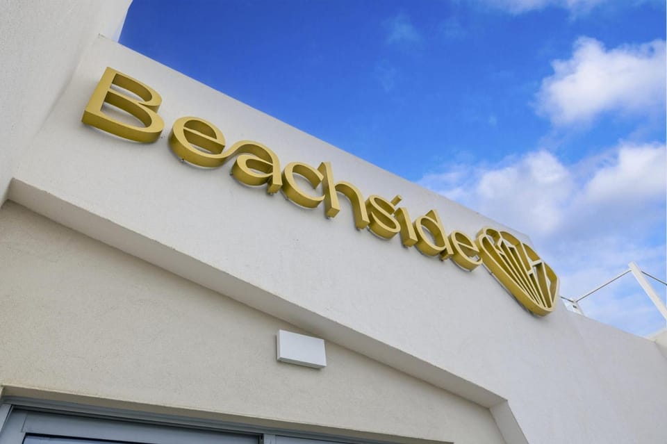Stylish NEW 1BR w/Pool & Gym ~ Walk to Palm Beach! Apartment in Noord