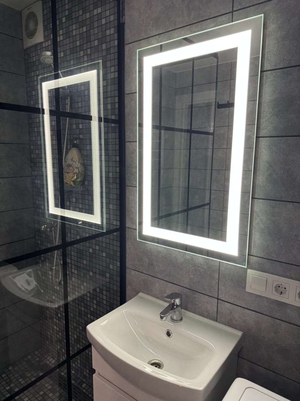 Простора і сучасна євродвушка в центрі Черкас з терасою! Apartment in Ukraine
