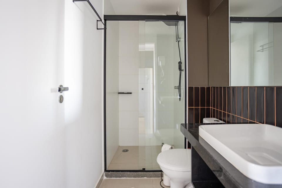 Shower, Toilet, Bathroom, towels