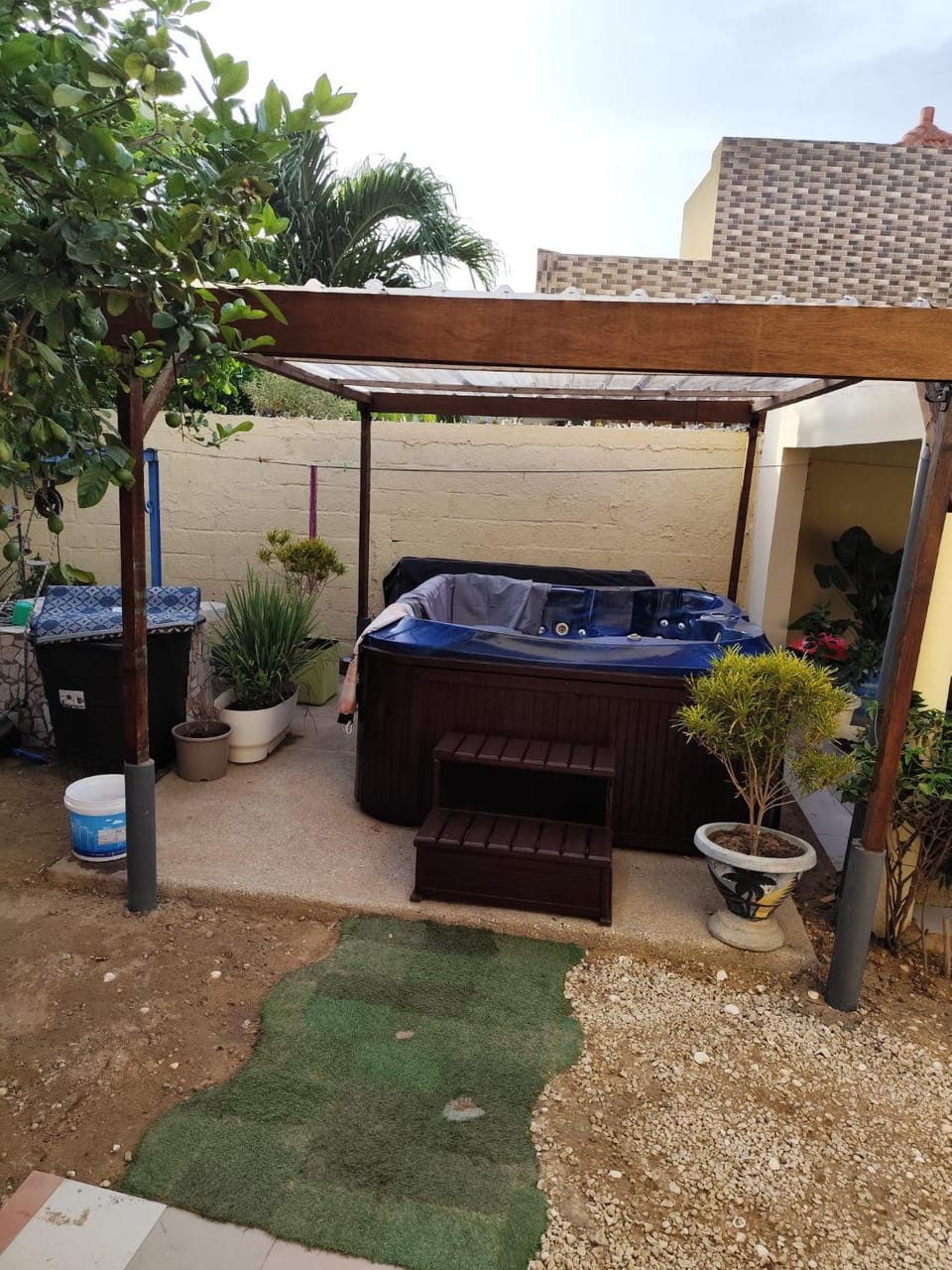 Garden, Hot Tub