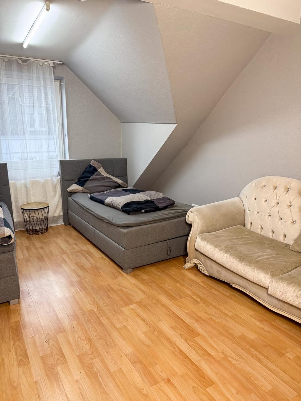 Bed, Living room, Photo of the whole room, Seating area, Bedroom