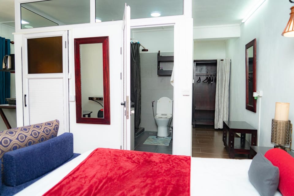 Shower, Toilet