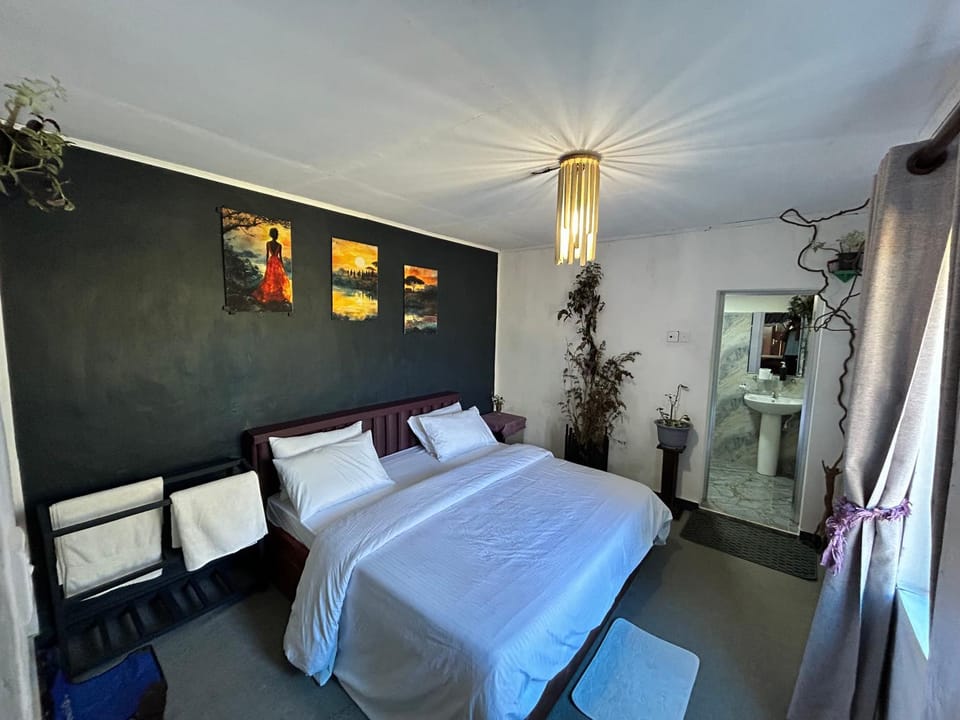 Bed, Photo of the whole room, Bedroom
