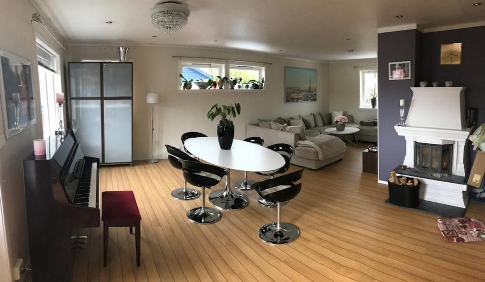 Living room, Dining area