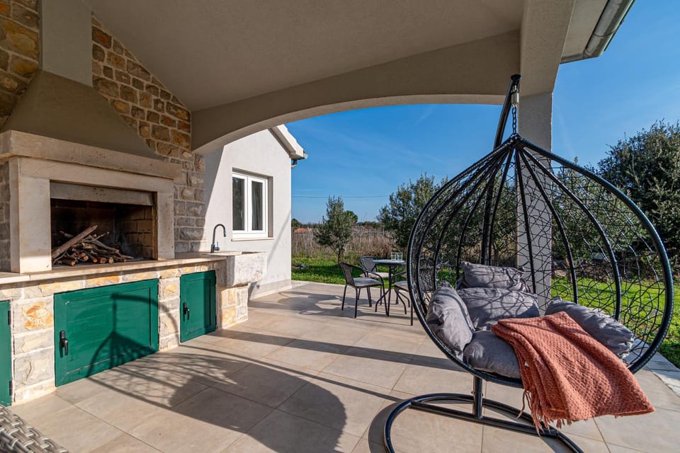 Patio, Day, BBQ facilities, View (from property/room), Balcony/Terrace, Seating area