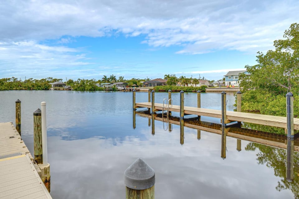 Fish, Swim & Boat: Riverfront Port Charlotte Home House in Gulf Cove