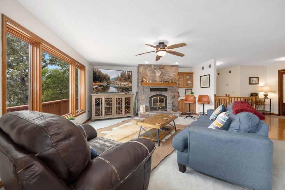 Beavershore-Direct Access to Beaver Lake-Sleeps 12 House in Beaver Lake