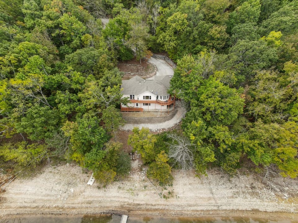 Beavershore-Direct Access to Beaver Lake-Sleeps 12 House in Beaver Lake