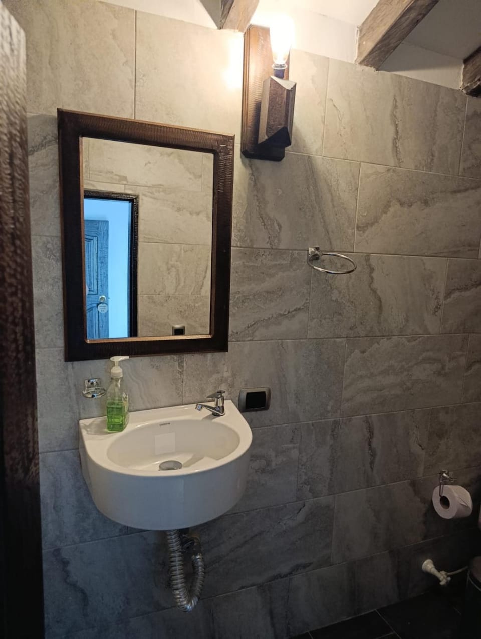 Bathroom, towels