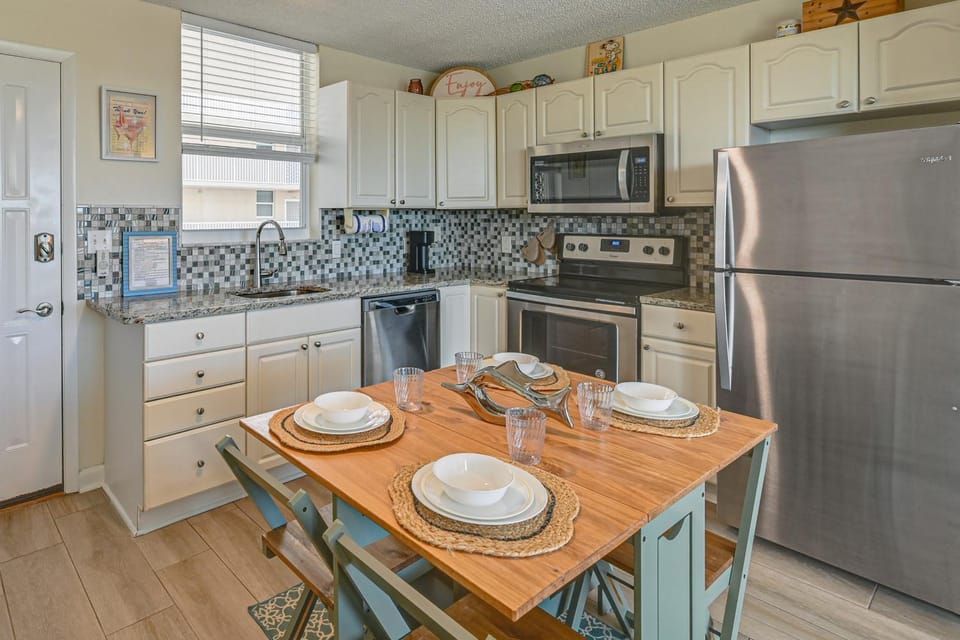 Stroll to Bonita Beach Park: Ocean-View Getaway Apartment in Bonita Springs