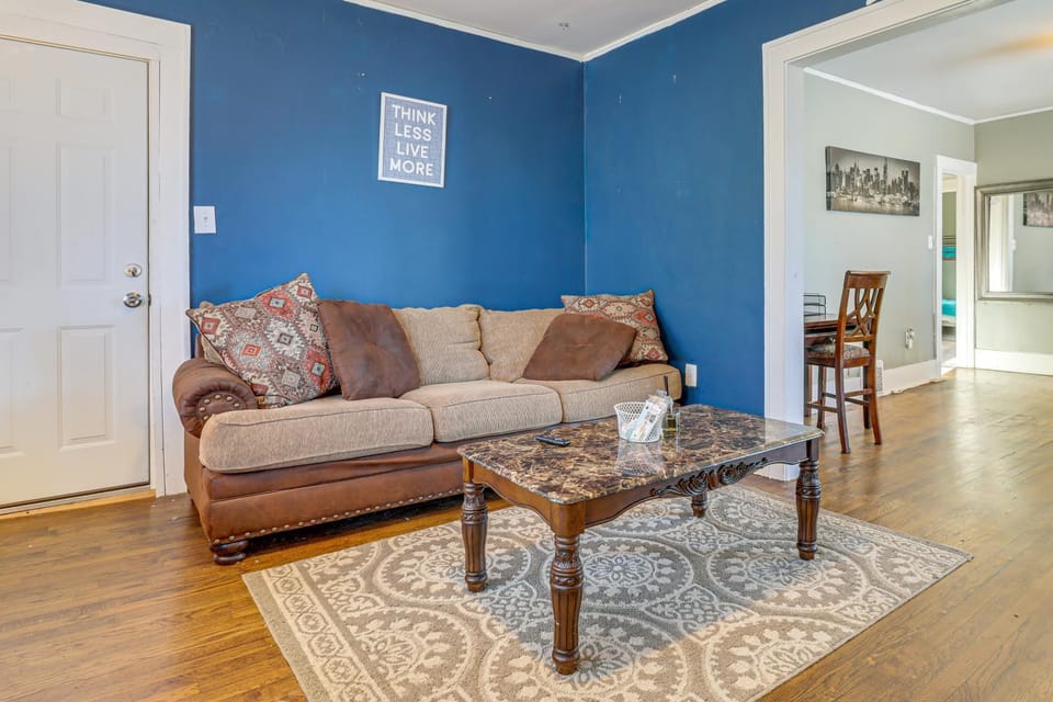 Urban Retreat 1 Mi to Riverfront! Detroit Duplex House in Detroit