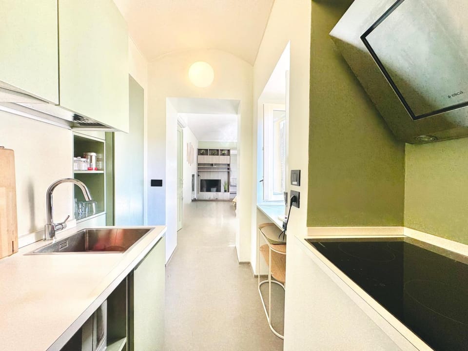 Kitchen or kitchenette, dishwasher, stove