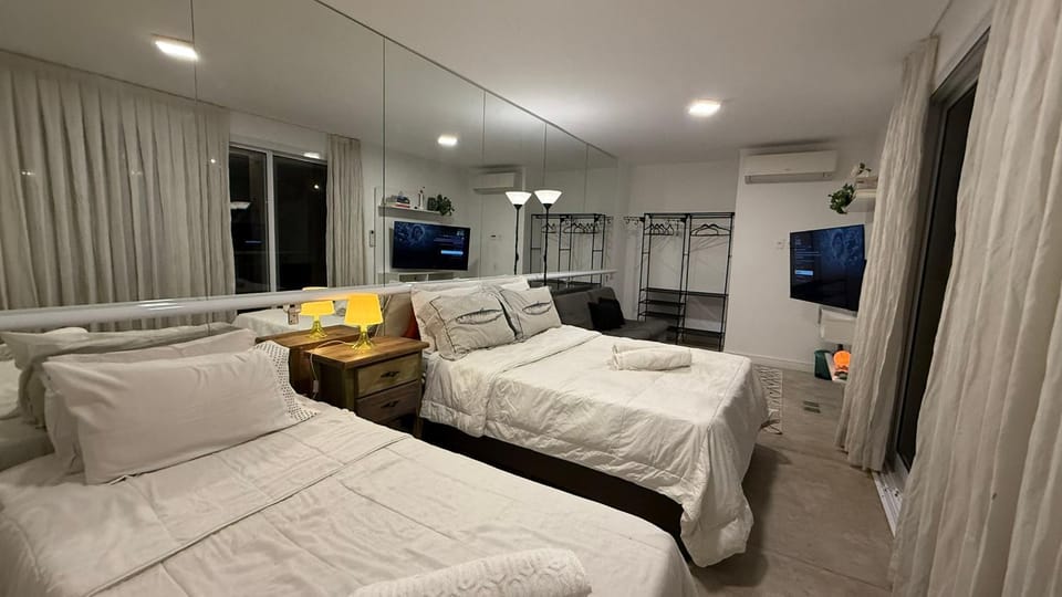 Bed, TV and multimedia, Photo of the whole room, Bedroom, air conditioner