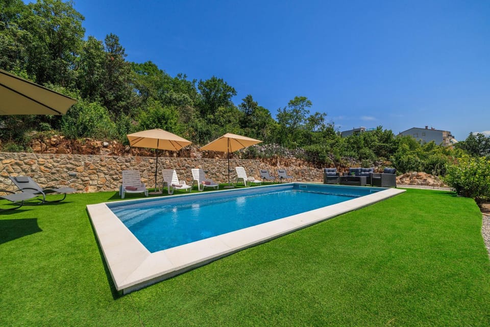 Area and facilities, Swimming pool