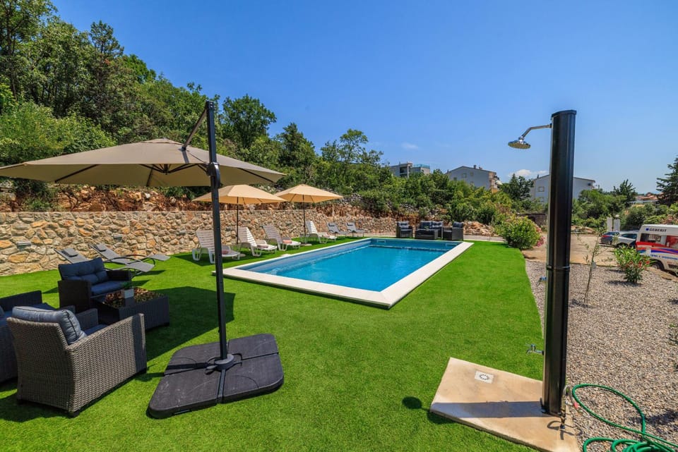 Area and facilities, Swimming pool