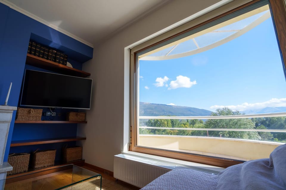 C1oannina 2floor apartment - style, comfort, lake view Apartment in Ioannina