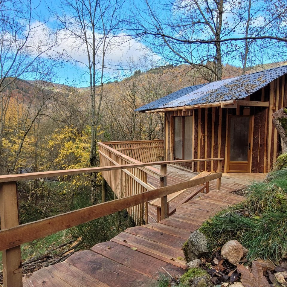 Property building, Spring, Day, Natural landscape, Balcony/Terrace, Mountain view