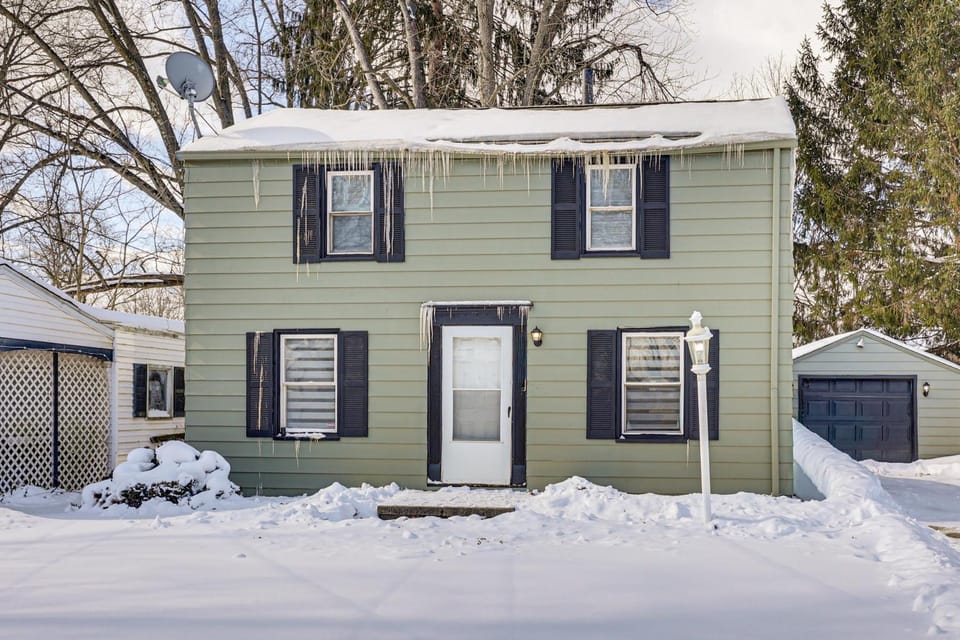 Cozy Home 4 Mi to YSU Campus Penguins Welcome! House in Youngstown