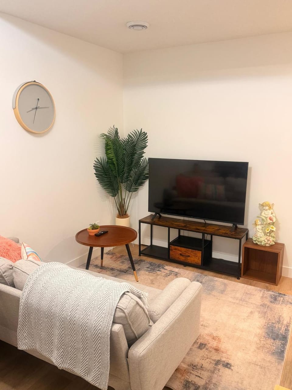 Modern Private Suite - 1BRM- Close to West Edmonton Mall Apartment in Edmonton