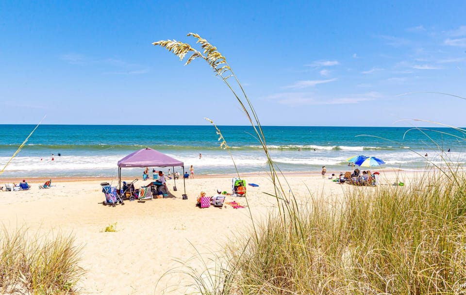 Swink Cottage - Southern Shores, Ocean View, 40 Yards to the Beach, Hot Tub, Pets OK, Flex Stays House in Southern Shores