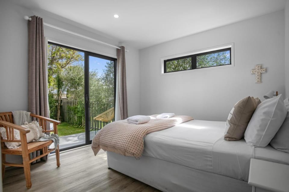 Bedroom, Garden view