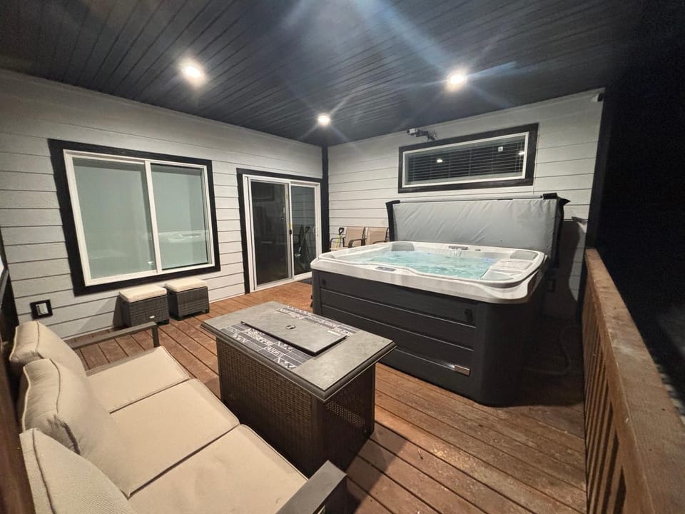 Brand New Cabin with Fire Pit & Outdoor Projector Cabin in Utah