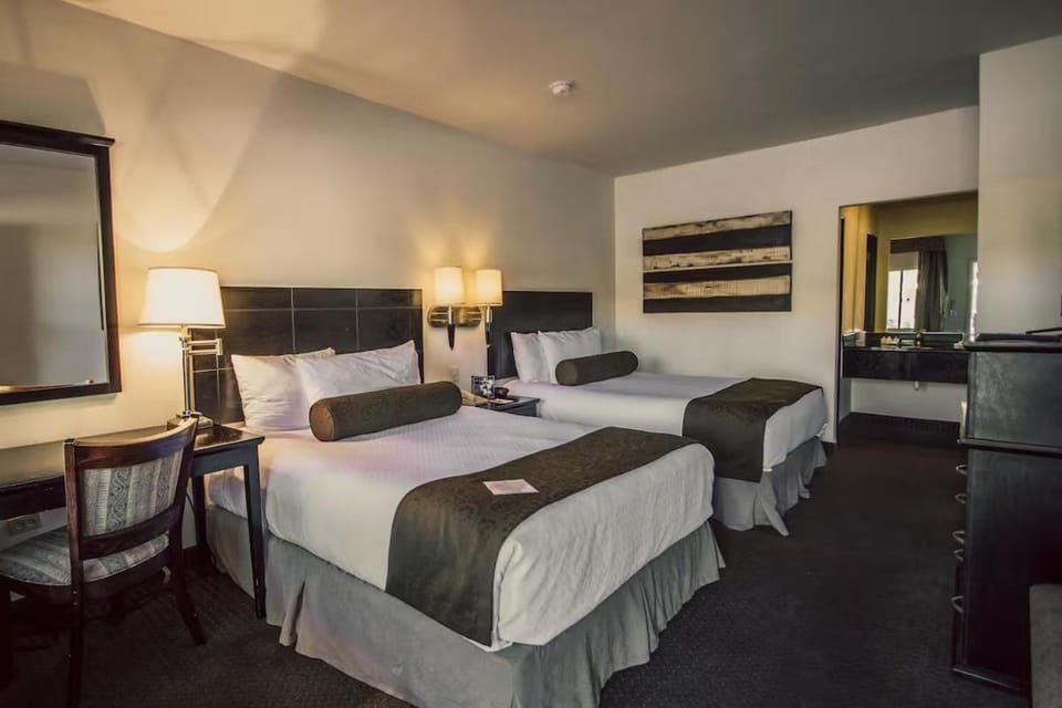 Bed, TV and multimedia, Bedroom