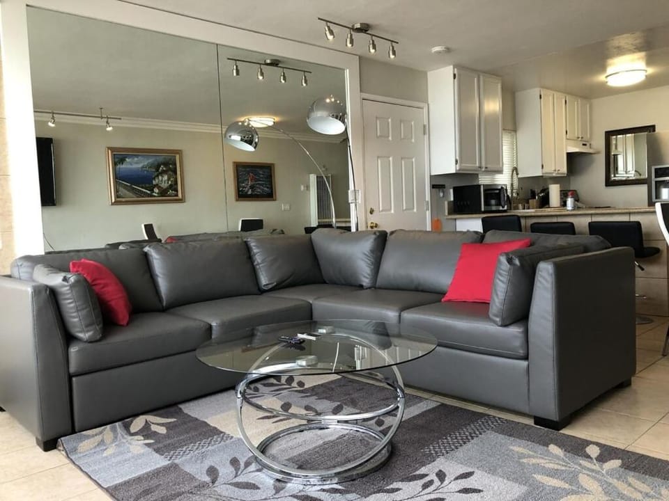 Ocean Front On Beach! -2 Master BR, 2 Full BA, Patio!, AC, Parking, Close to All House in Mission Beach