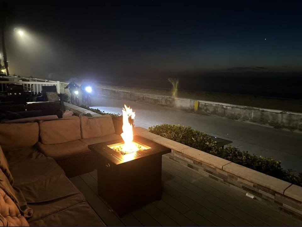 Natural landscape, Balcony/Terrace, Seating area, Sea view