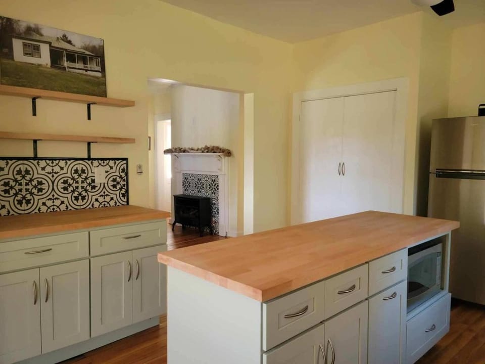 Kitchen or kitchenette, Dining area, kitchen