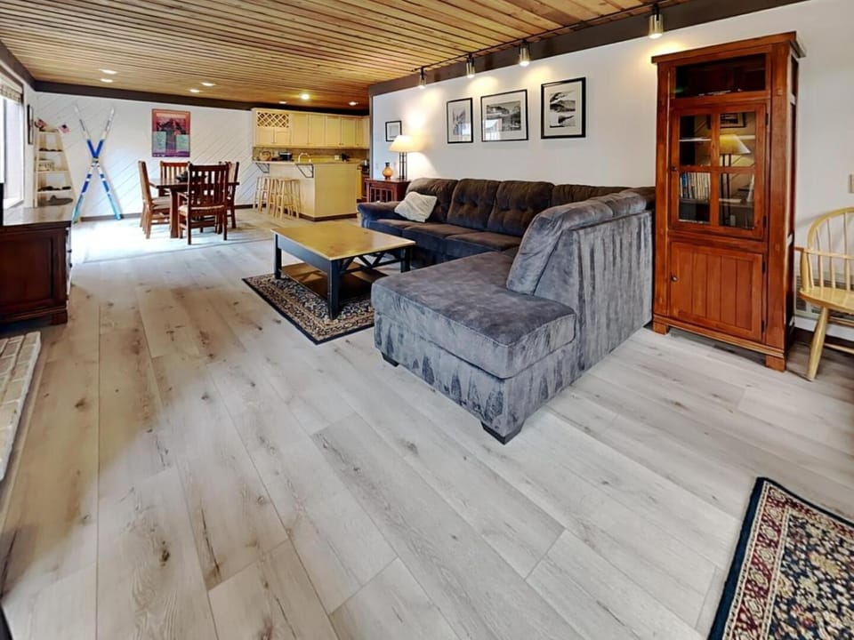 Slopeside Condo With Fireplace Snowbird 112 At 1849 Condos Apartment in Mammoth Lakes