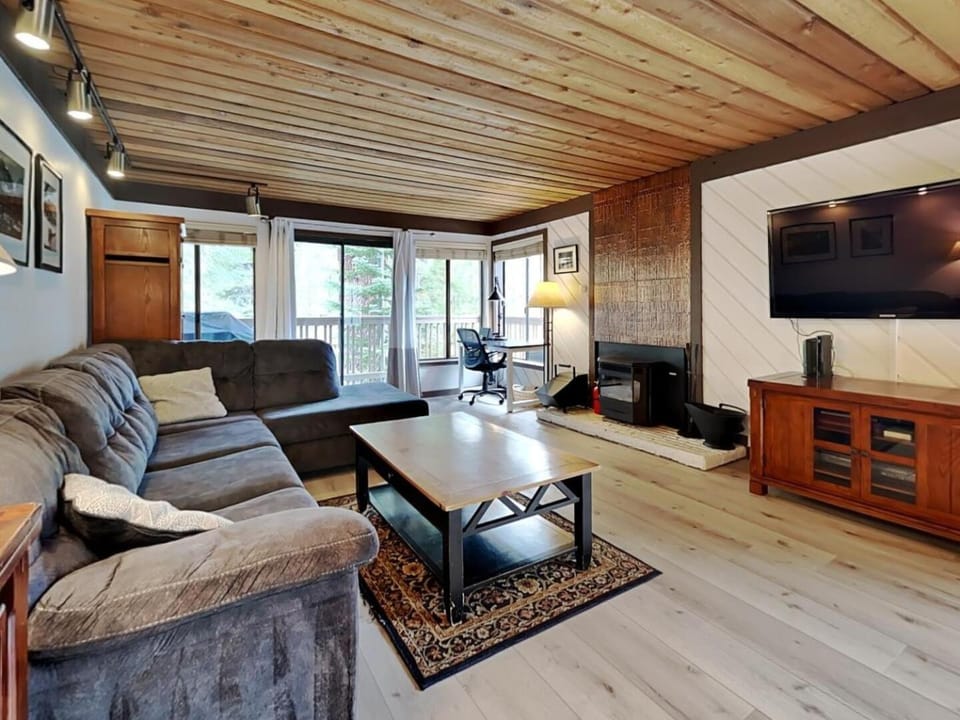 Slopeside Condo With Fireplace Snowbird 112 At 1849 Condos Apartment in Mammoth Lakes