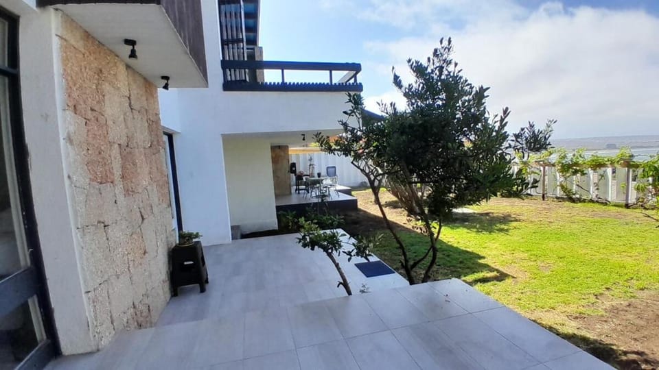 Property building, Day, Natural landscape, Garden, View (from property/room), Balcony/Terrace, Garden view