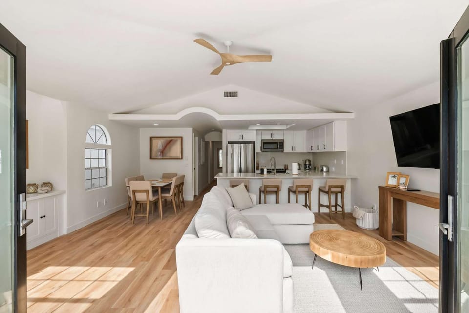 Luxury La Jolla Beach Retreat - Steps to Windansea House in La Jolla