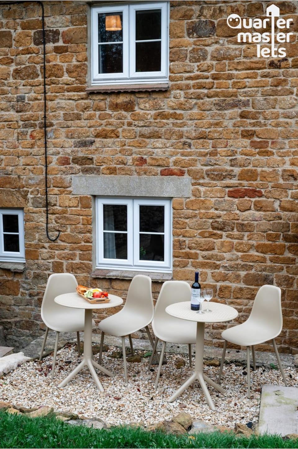 Property building, Patio, Garden, Balcony/Terrace, Seating area, Dining area, Garden view