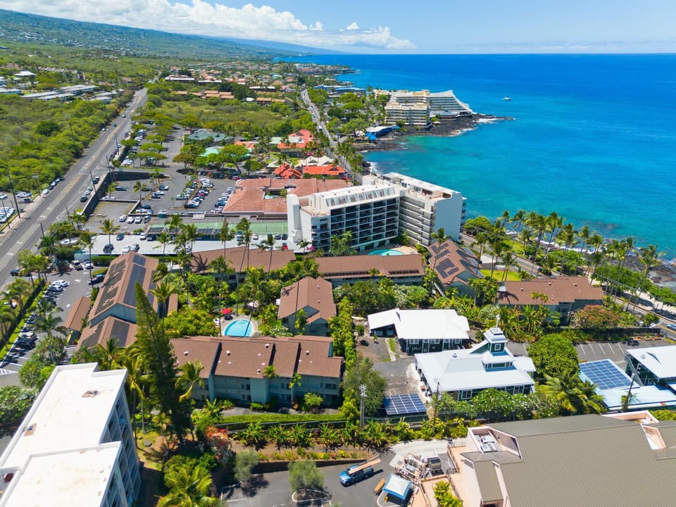 Property building, Day, Neighbourhood, Natural landscape, Bird's eye view, Summer, Beach, Sea view, Swimming pool, Parking