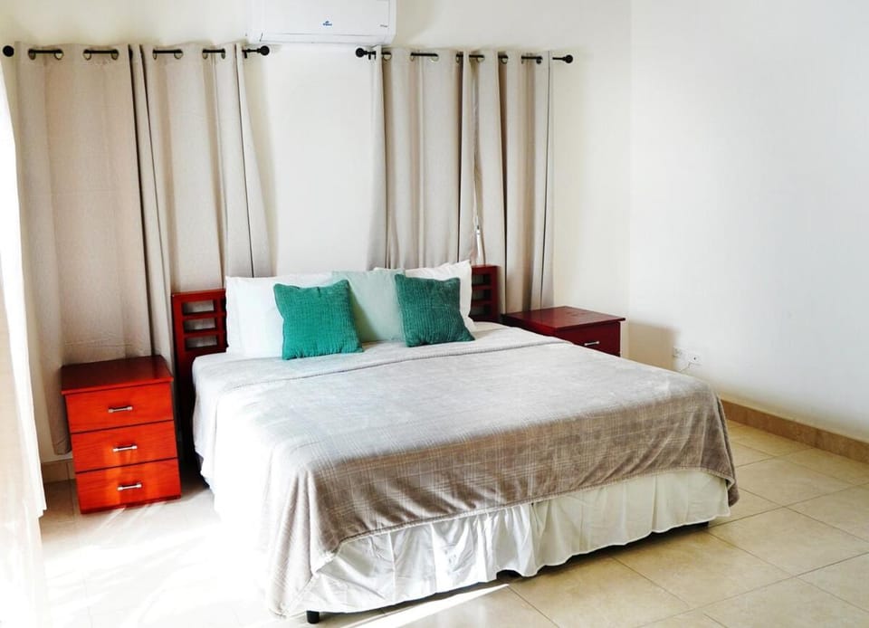 Calabaza Casa 3 Bedroom Near Dining Secure Central Location House in Saint James