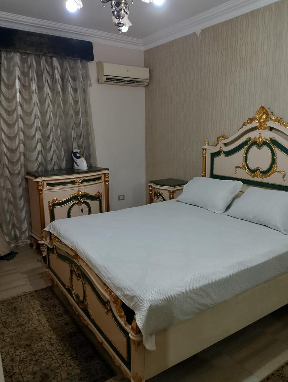 Bedroom, air conditioner